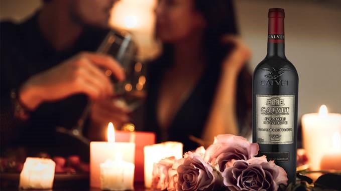 botella de Calvet en cita romántica