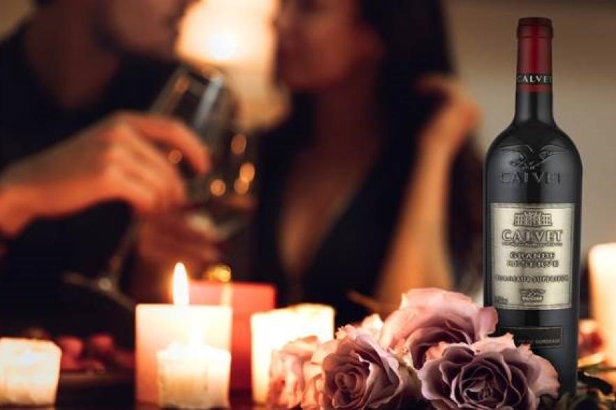 botella de Calvet en cita romántica